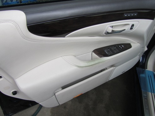 Lexus LS600