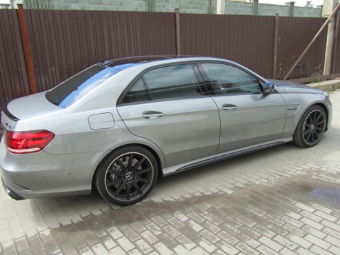 Mercedes-Benz E63 AMG V8 Biturbo (21)