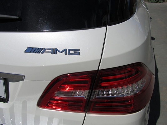Mercedes-Benz ML 63 AMG V8 Biturbo Designo (20)